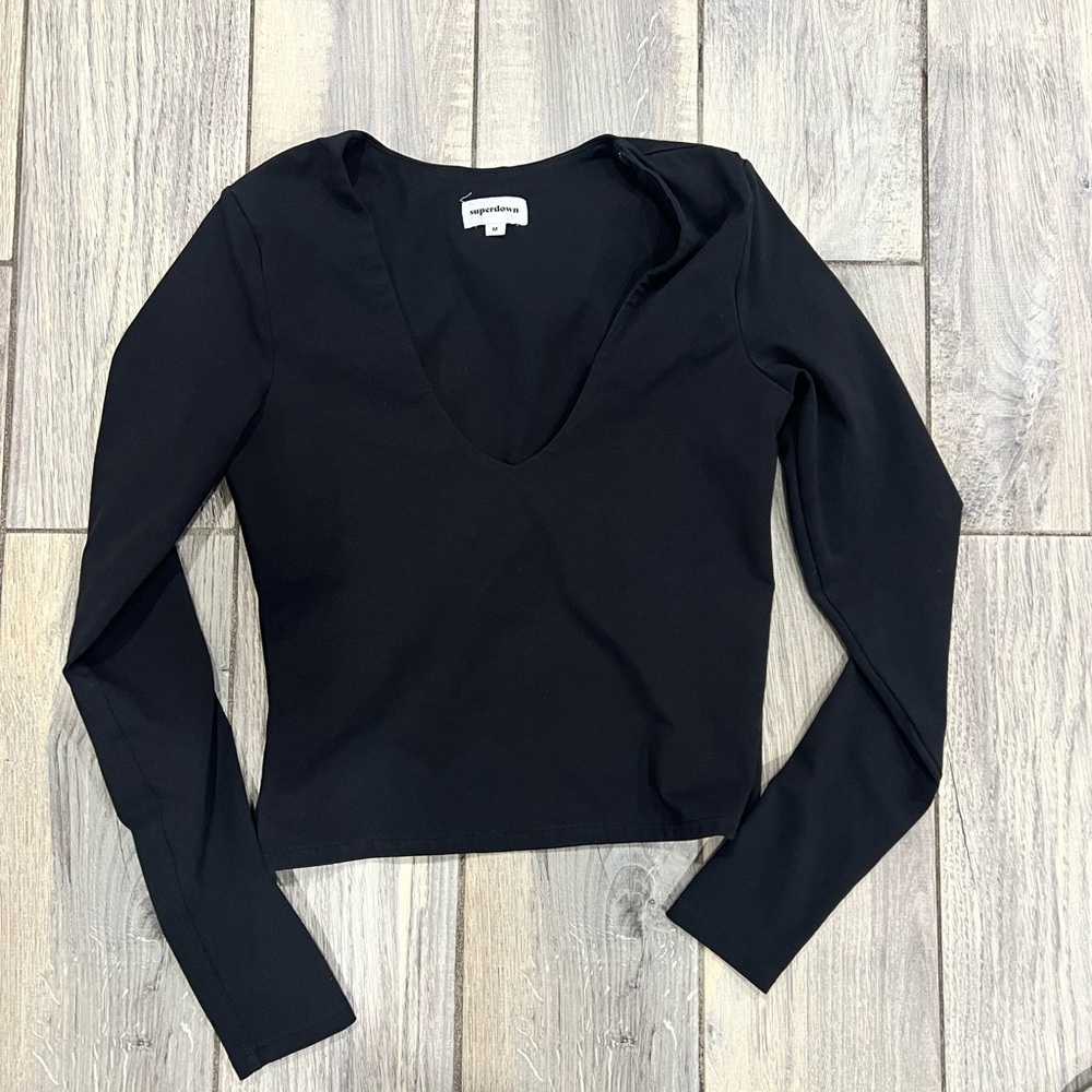 superdown Black Deep V-Neck Long Sleeve Tee Size M great quality EUC Snatches